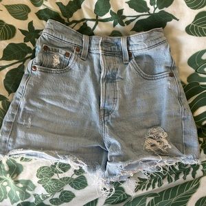 Levis Ribcage Shorts